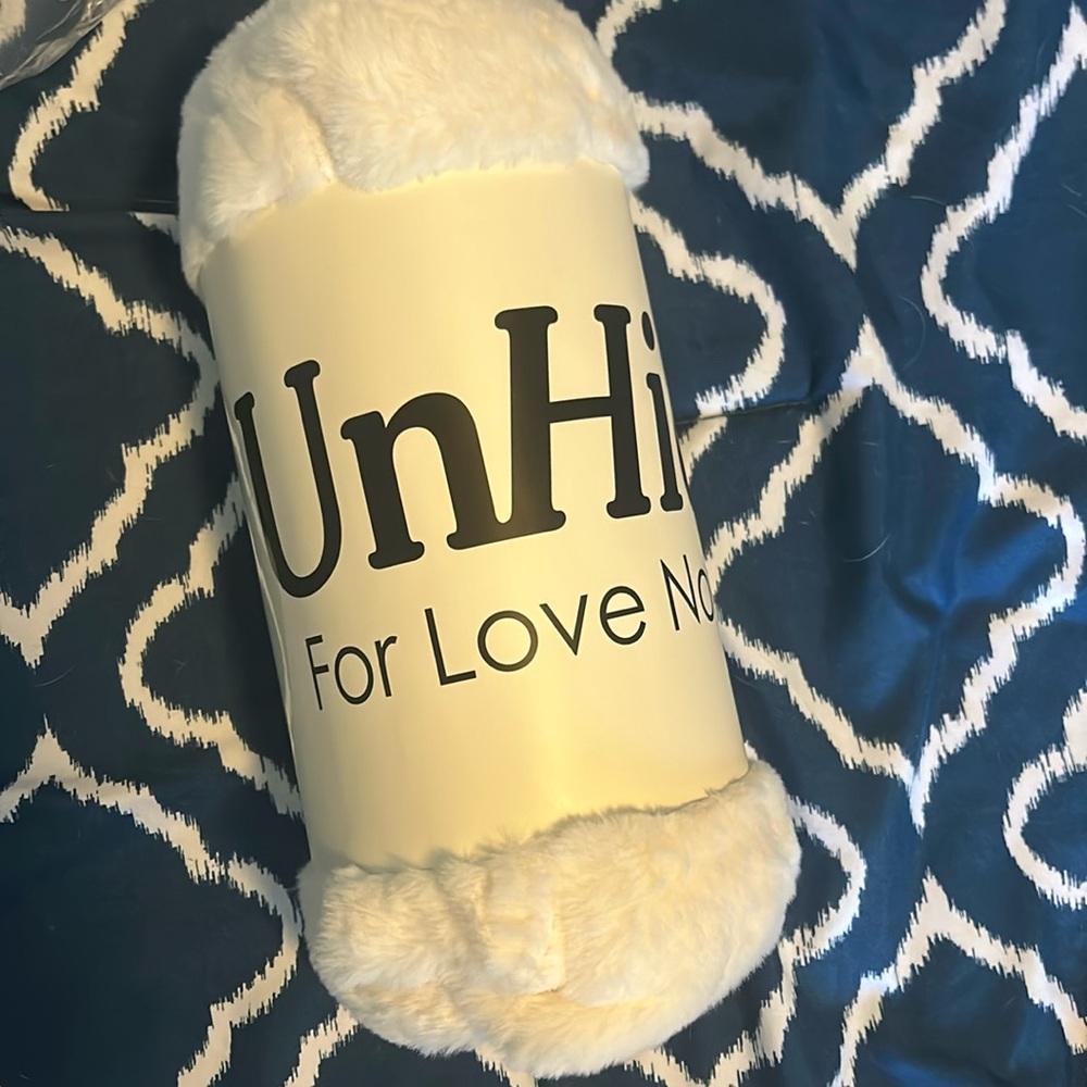 NWT Unhide blanket